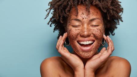 Women with a face scrub