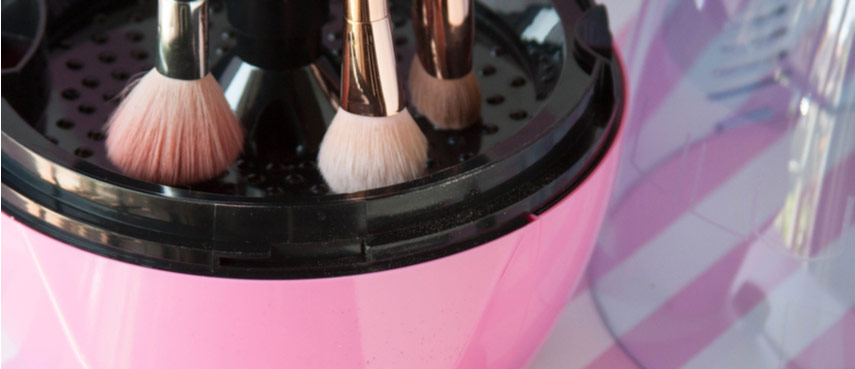 Clean Makeup Brush