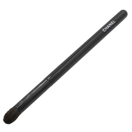 CHANEL Les Pinceaux Rounded Eyeshadow Brush