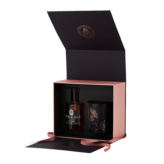 Noble Isle Limited Wrapped Roses Candle Gift Set