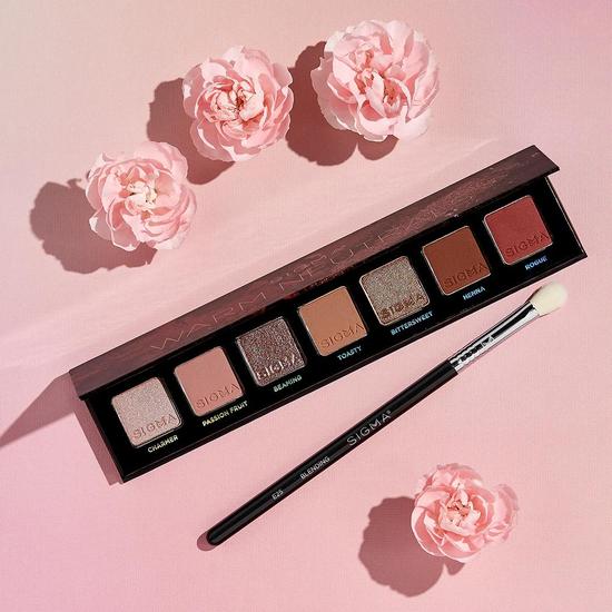 Sigma Beauty Effortless Eyes Set E25 MAX BLENDING BRUSH + WARM NEUTRALS MINI EYESHADOW PALETTE