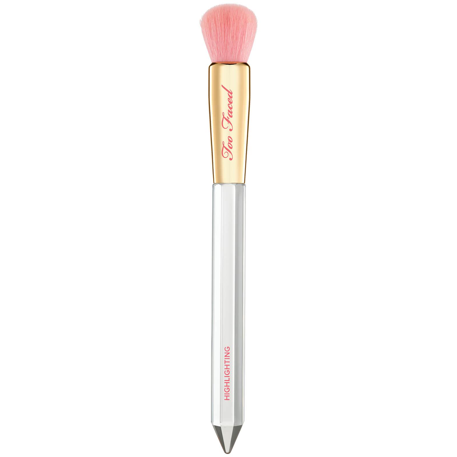 Too Faced Diamond Highlighter Brush
