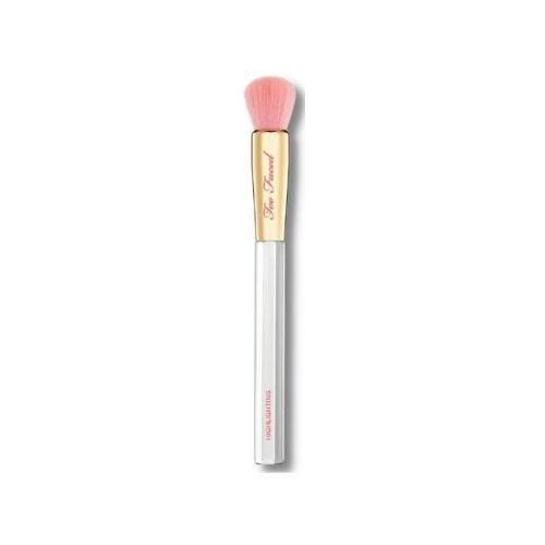 Too Faced Diamond Light Highlighting Brush
