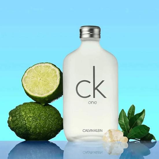 Calvin Klein CK One Eau De Toilette Gift Set Spray With Deodorant 100ml