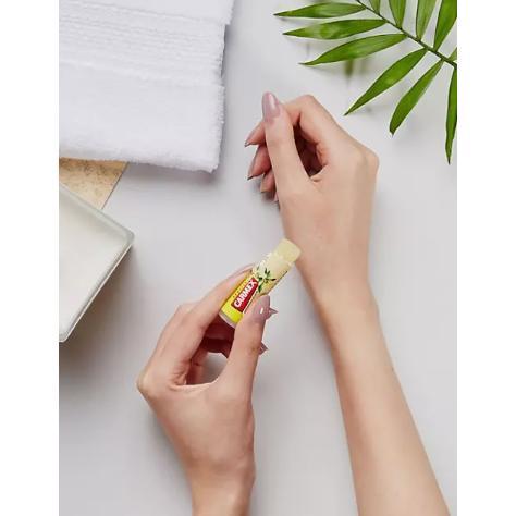 Carmex Ultra Moisturising Lip Balm Stick SPF 15 Vanilla
