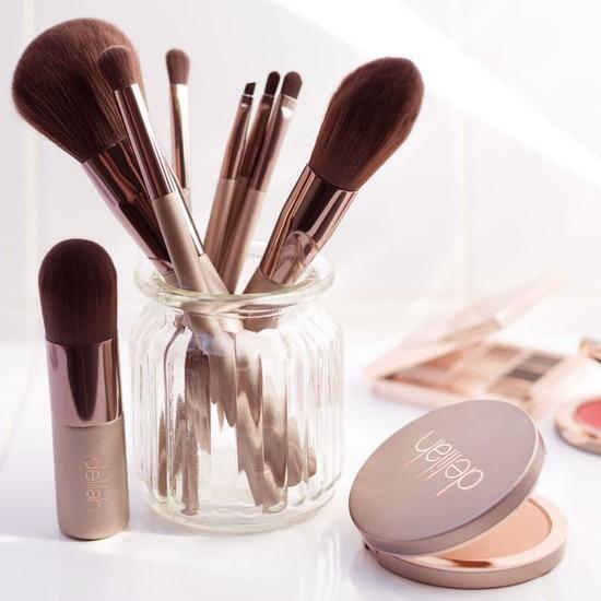 delilah Eyeshadow Brush