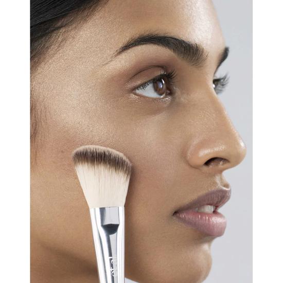 et al. Angled Cheek Brush