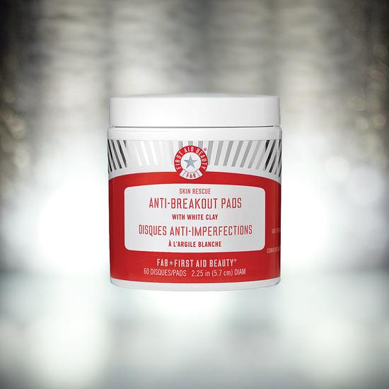 First Aid Beauty Skin Rescue Anti-Breakout Pads With White Clay