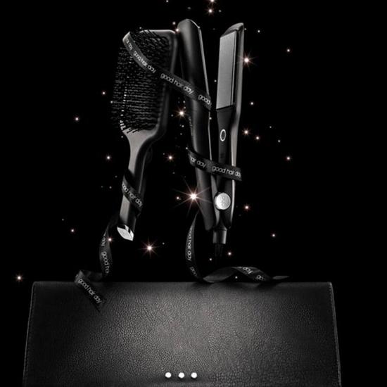 ghd Max Wide Plate Styler Gift Set Wide plate pro styler, paddle brush & heat resistant bag