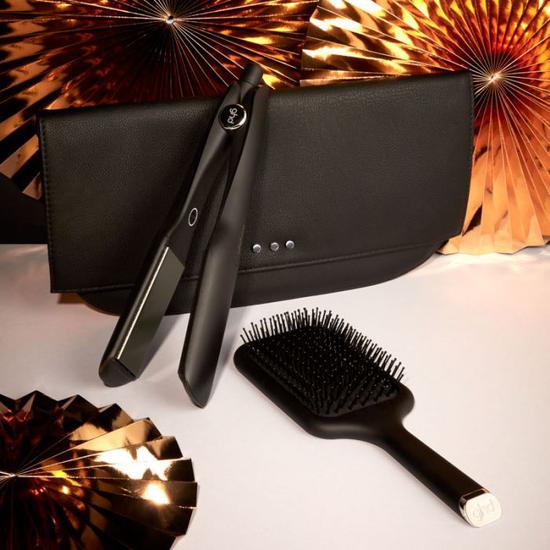 ghd Max Wide Plate Styler Gift Set Wide plate pro styler, paddle brush & heat resistant bag