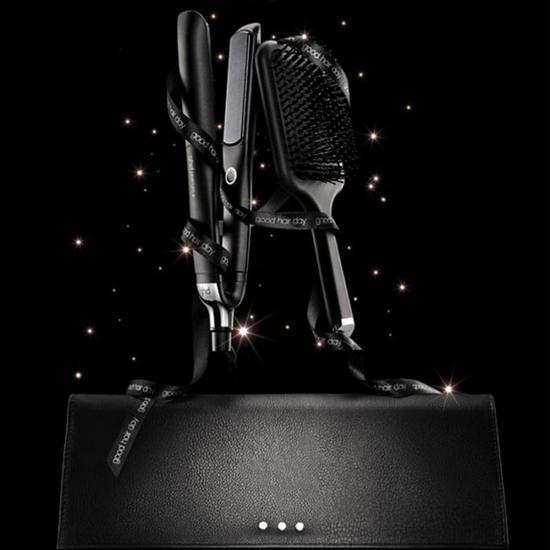 ghd Platinum+ Smart Styler Gift Set Smart straightener, paddle brush & heat resistant bag