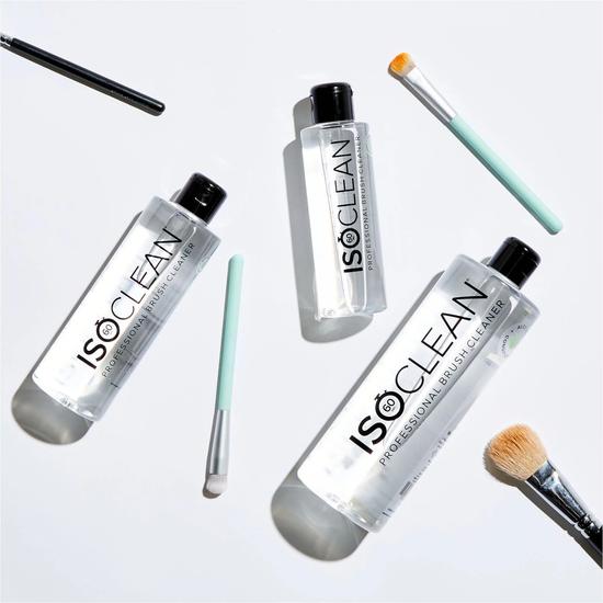 ISOCLEAN Easy Pour Brush Cleaner & Microfibre Towel 525ml Easy Pour Brush Cleaner and Large Microfibre Towel