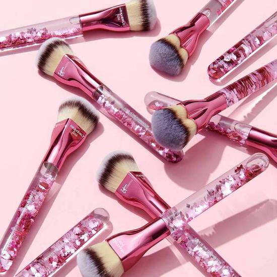 IT Cosmetics Love Is The Foundation Brush