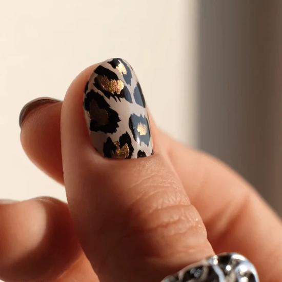 MoYou London Gel Nail Strips UNIVERSENAILS18 02