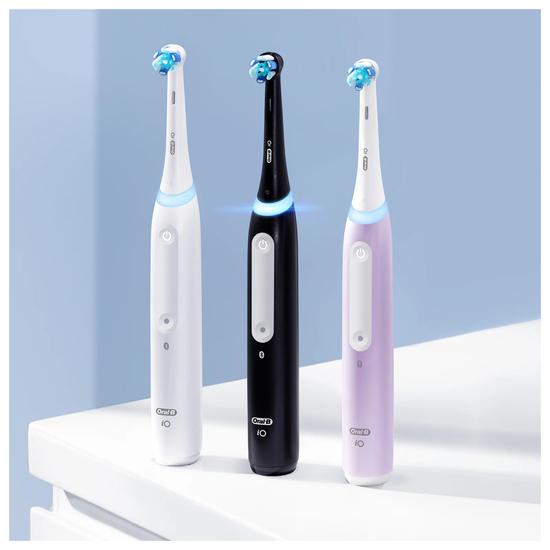 Oral B iO 4 White Electric Toothbrush With Travel Case