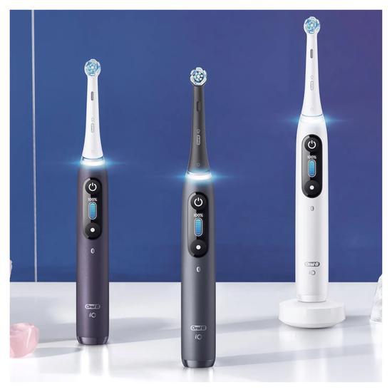 Oral B iO8 Electric Toothbrush black