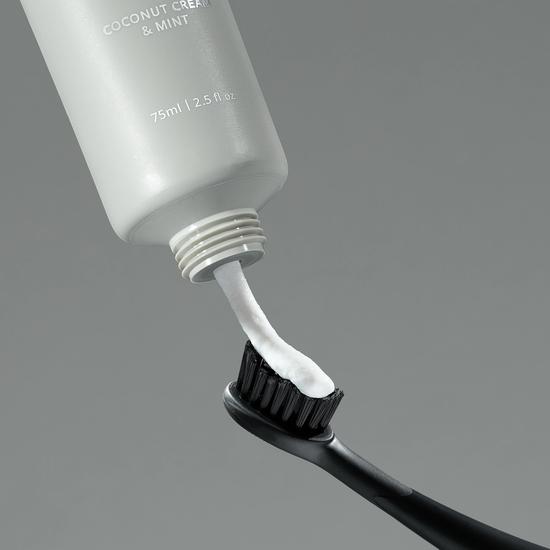 Polished London Prebiotic Whitening Toothpaste Coconut Cream & Mint
