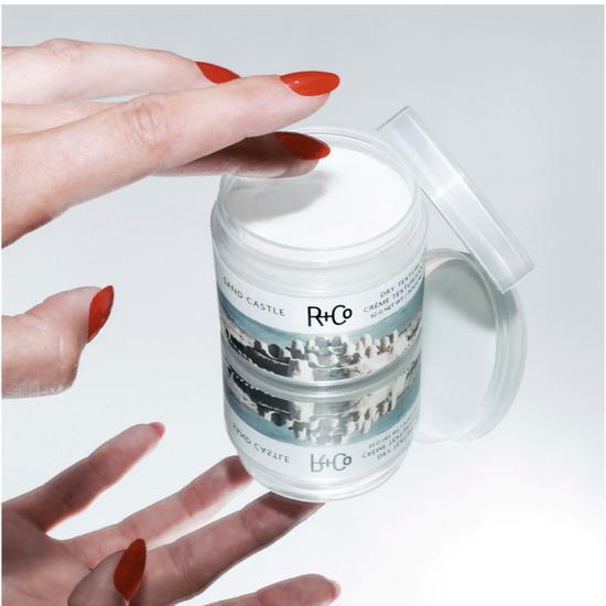 R+Co Sand Castle Dry Texture Creme 62g