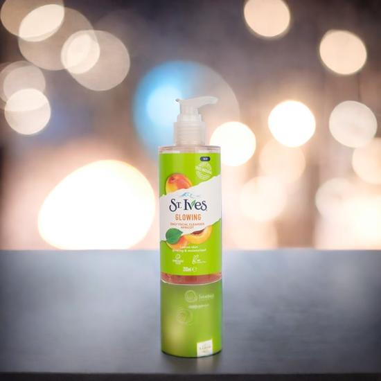 St. Ives DAILY FACIAL CLEANSER GLOWING APRICOT 200ml