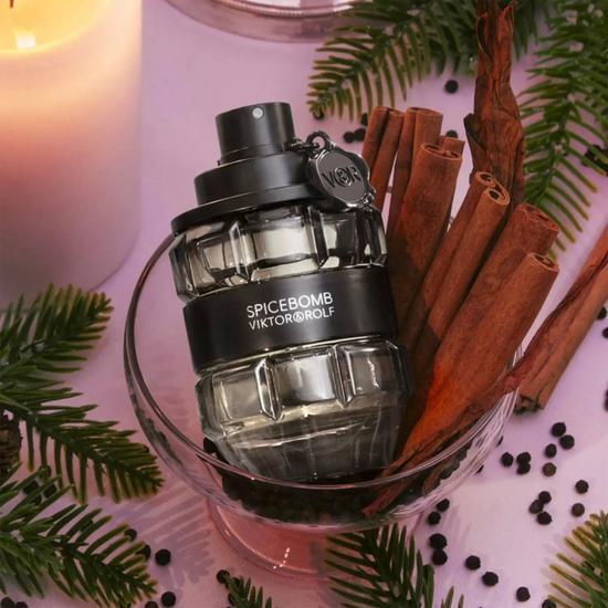 VIKTOR&ROLF Spicebomb Eau De Toilette Gift Set 50ml Eau De Toilette + 50ml Shaving Cream