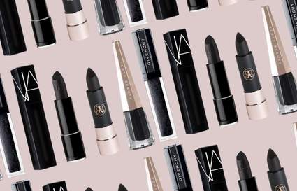 five black lipsticks repeated on pink background