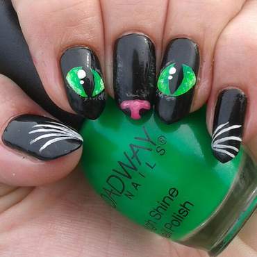 Cat-inspired Halloween nails