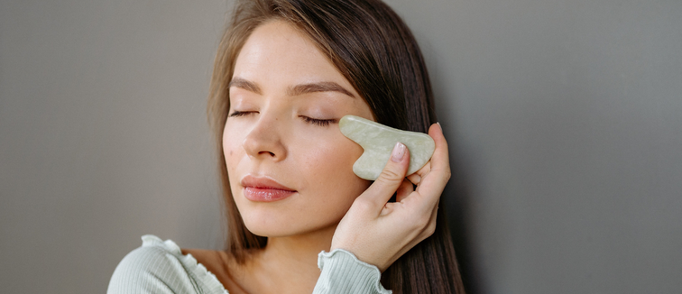 10 of the Best Gua Sha Tools and How to Use Them | Cosmetify
