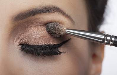 How to Apply Eyeshadow