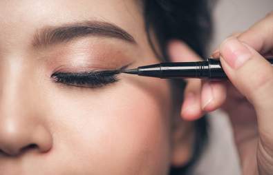 How to Apply Eyeliner