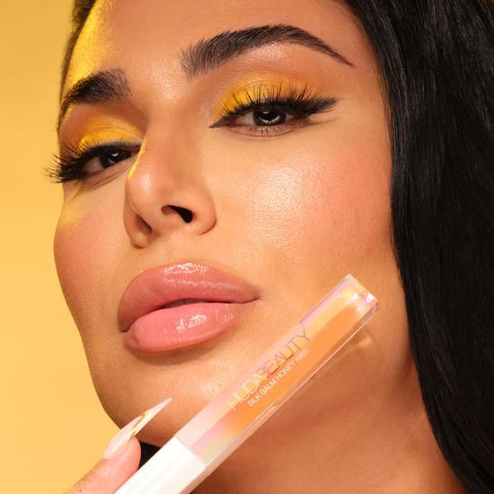Huda Beauty Silk Balm Honey Kiss Plumping Lip Balm